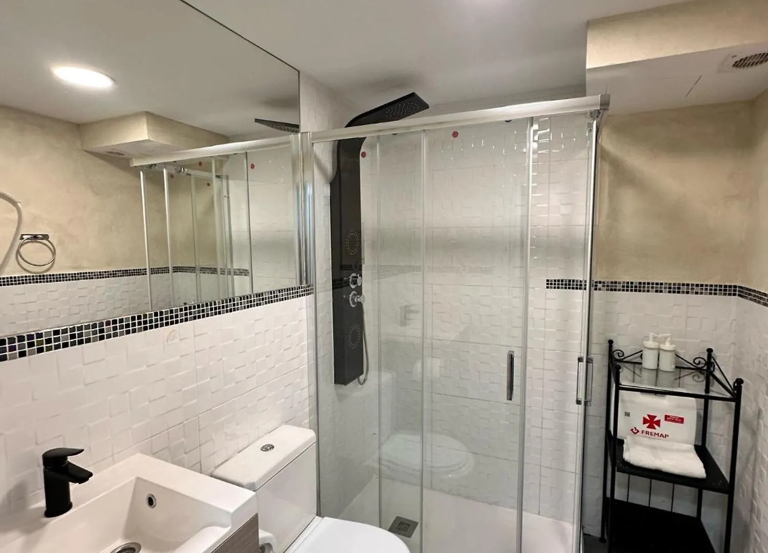 Playa Carihuela Apartamentos El Carmen 토레몰리노스